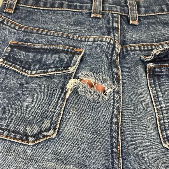 🔥Vtg EXPRESS Distressed Frayed Hem Jean Shorts High Waist Mid Wash Denim 3/4 - Picture 6 of 16